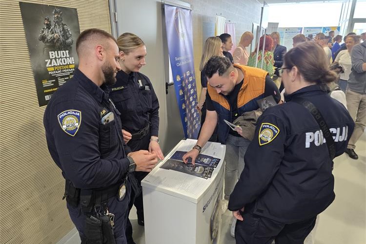 Slika /PU_VS/kampanja - postani policajac - policajka/dani karijera VEVU 29 04 2025/20250429_112025.jpg